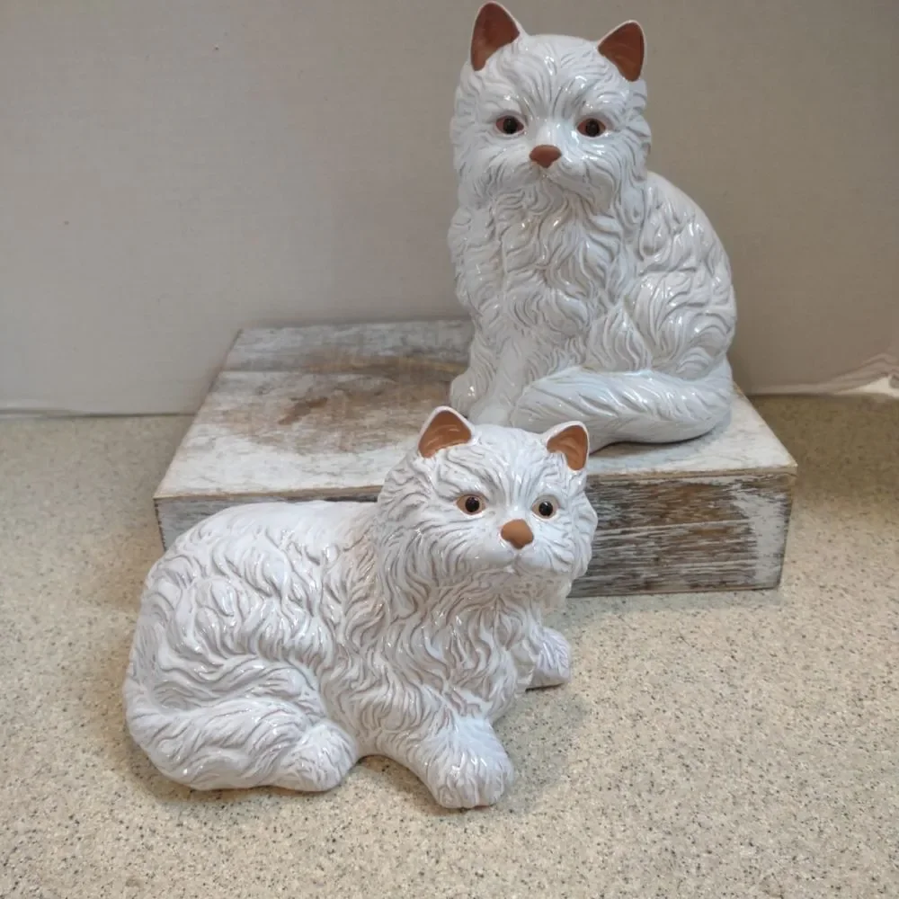 👍 White Persian Cat and Kitten Set of 2 Terracotta Figurines. C1